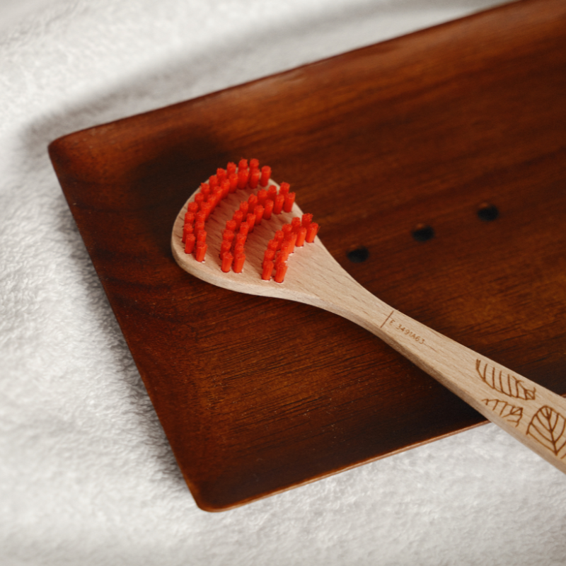 The Benefits of Using a Tongue Scraper Daily